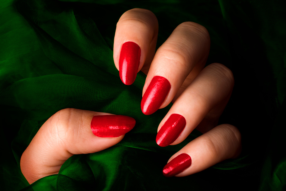 red nails